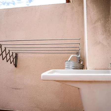 公寓 Bright House With Working Space