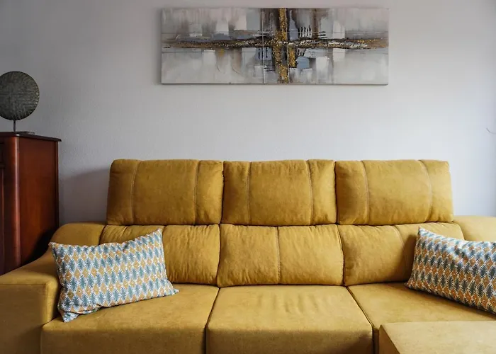 Bright House With Working Space * אל מדאנו