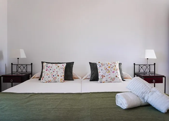 Bright House With Working Space Apartment *