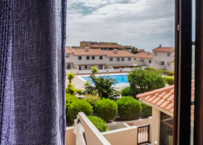 Apartment Bright House With Working Space *