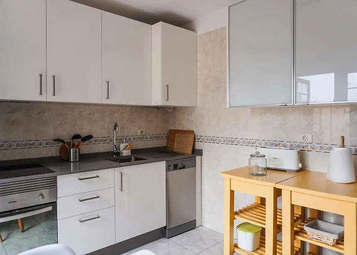 Bright House With Working Space Apartment *