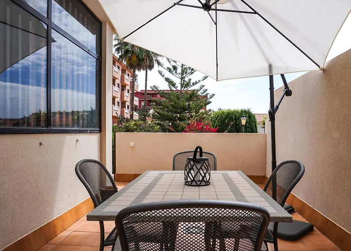 Apartment Bright House With Working Space *