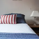 Bright House With Working Space アパート
