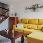 アパート Bright House With Working Space *