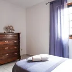Bright House With Working Space アパート