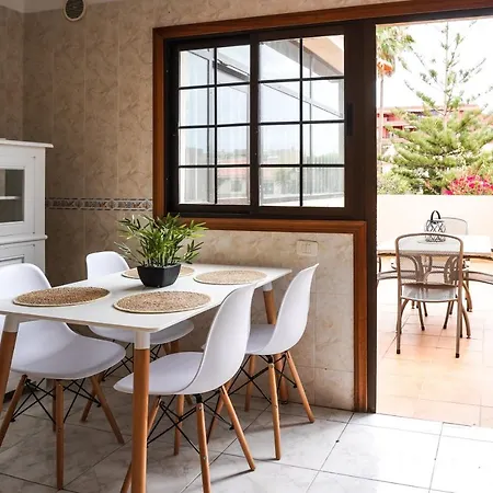 Bright House, Pool & Workspace Near Medano * Ελ Μέντανο