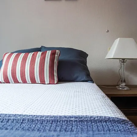 Bright House With Working Space Apartamento