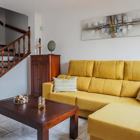 Apartment Bright House With Working Space *