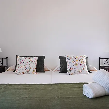 Bright House With Working Space Apartment *