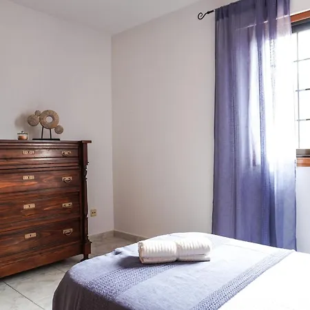Bright House With Working Space Apartment