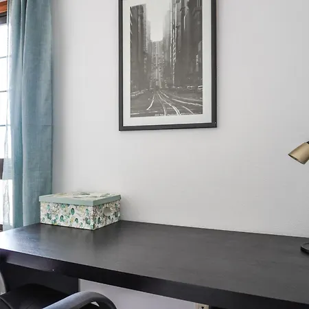 Bright House With Working Space Apartment *