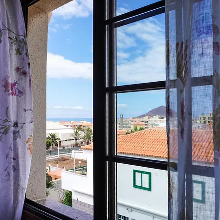 Bright House With Working Space Apartamento