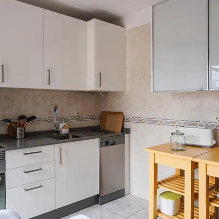 Bright House With Working Space Apartment *
