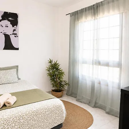 Διαμέρισμα Bright House, Pool & Workspace Near Medano