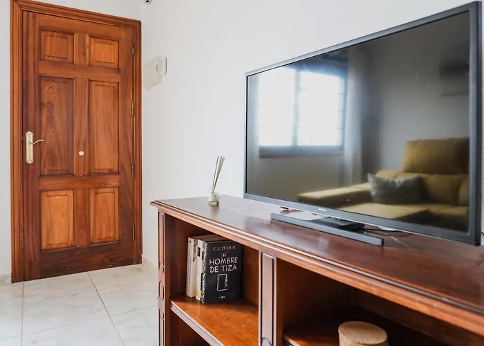 Bright House With Working Space Apartament *